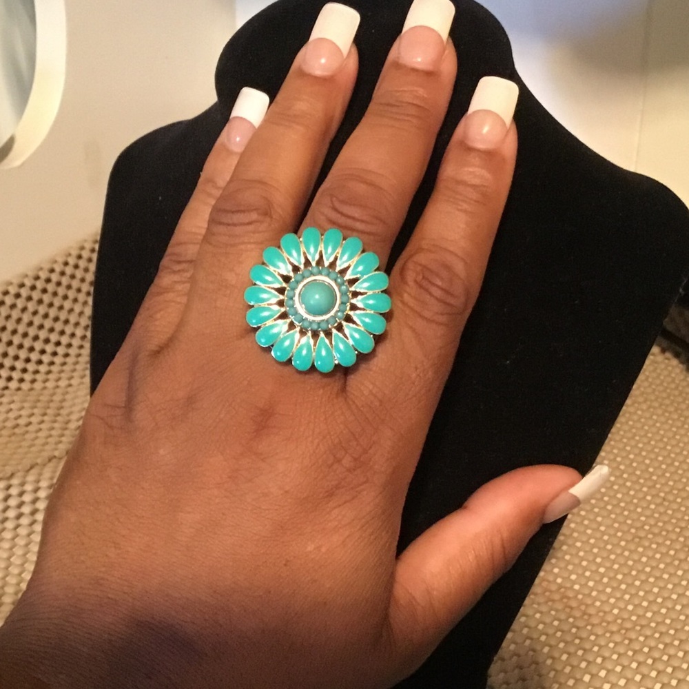 ♥️Turquoise Bursting Flower stretch ring. - Picture 3 of 6